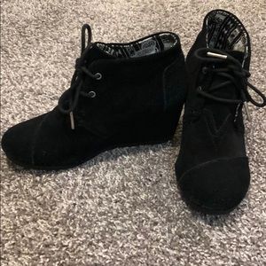 Toms black suede wedge booties size 6